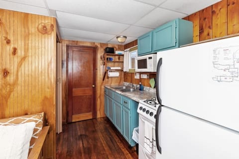 Standard Cabin, Patio | Private kitchen | Fridge, microwave, oven, stovetop