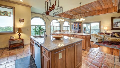 House, 6 Bedrooms | Private kitchen | Coffee/tea maker, fridge, oven, toaster