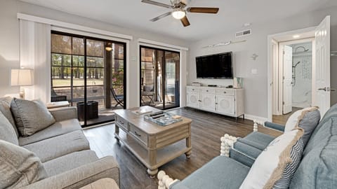 Condo, 2 Bedrooms | Living area