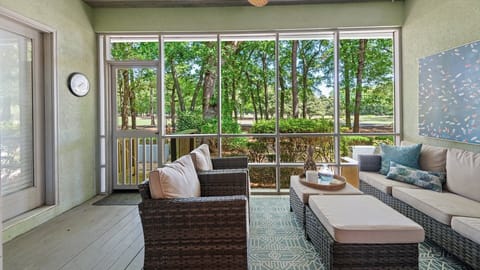 Condo, 3 Bedrooms | Living area