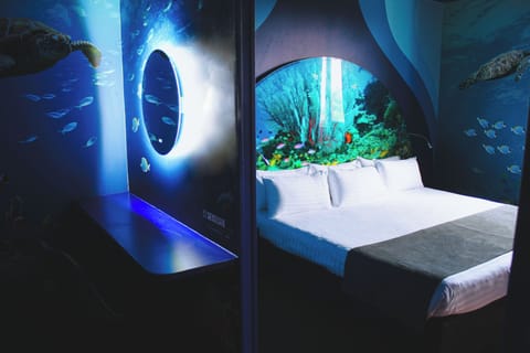 Sealife Suite | Hypo-allergenic bedding, pillowtop beds, in-room safe, desk