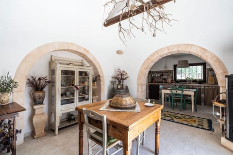 House | Living area | 30-inch flat-screen TV with digital channels