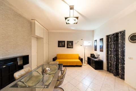 Apartment | Living area | 35-inch TV with digital channels