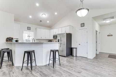 House (3 Bedrooms) | Interior