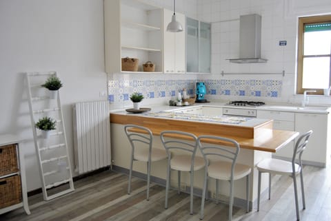 Oven, stovetop, dishwasher, cookware/dishes/utensils