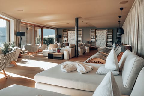 Couples treatment rooms, sauna, steam room, body treatments