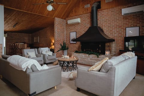 House, Multiple Bedrooms, Vineyard View | Living area