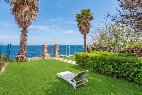 Family House, Multiple Bedrooms, Sea Facing (La Porta Sul Mare - on the sea) | Property grounds