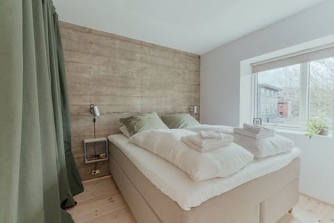 Standard Apartment | Blackout drapes, WiFi (free), bed sheets