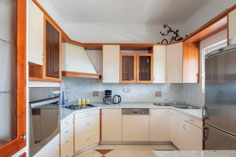 House | Private kitchen | Full-size fridge, microwave, oven, stovetop