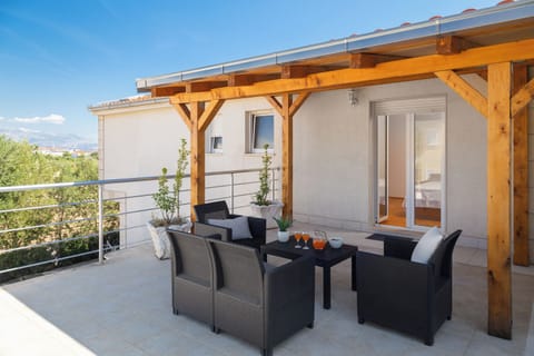 House | Terrace/patio