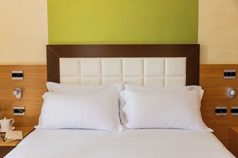 In-room safe, desk, free WiFi