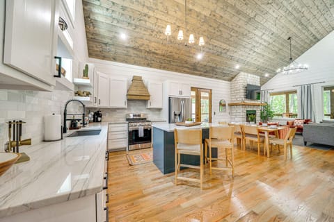 House (4 Bedrooms) | Interior