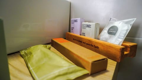 Deluxe Suite, City View | Bathroom | Shower, rainfall showerhead, eco-friendly toiletries, hair dryer