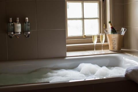 Superior Room | Bathroom | Towels