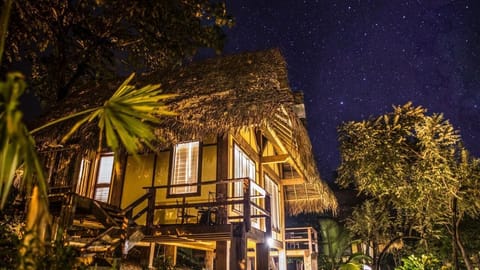 Room, 1 Queen Bed, Private Bathroom, Beachfront | 1 bedroom, bed sheets