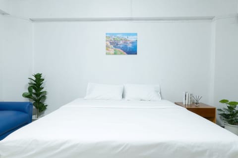 Superior Double Room, Balcony | Individually furnished, desk, soundproofing, free WiFi