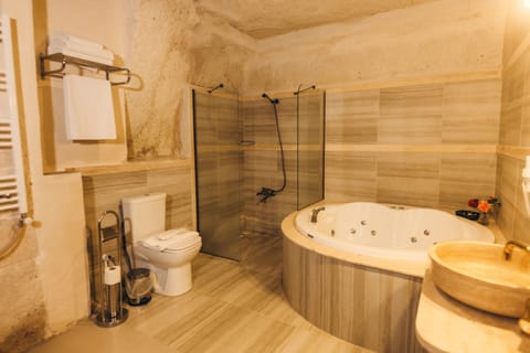 Luxury Suite | Bathroom | Slippers