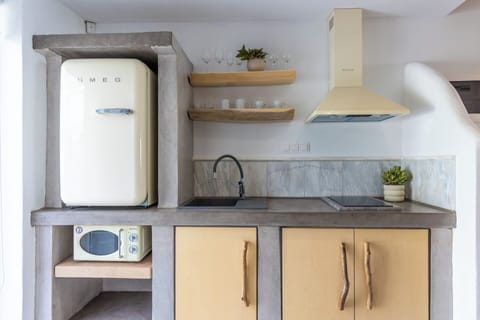 Sea Executive Grand Suite | In-room safe, desk, iron/ironing board, free WiFi