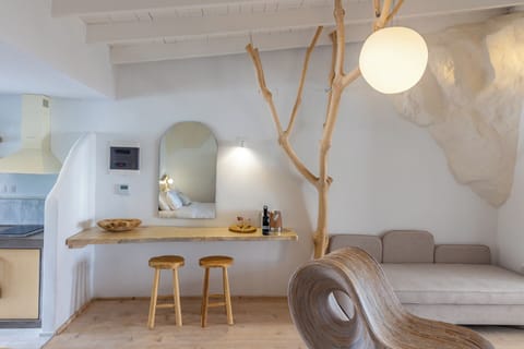 Sea Executive Grand Suite | In-room safe, desk, iron/ironing board, free WiFi