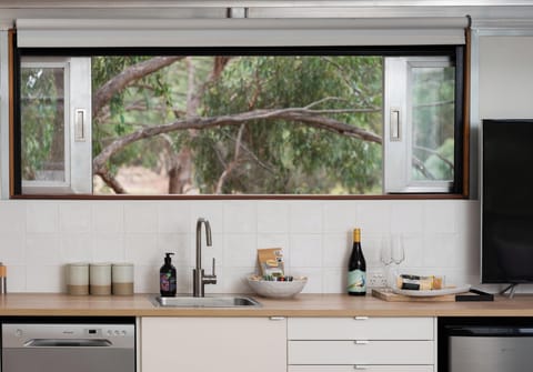 Deluxe Villa, 1 Queen Bed, Vineyard View | Private kitchen | Mini-fridge, microwave, oven, stovetop