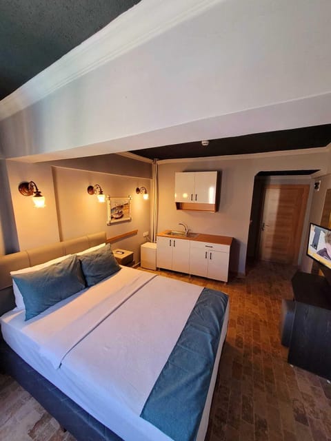 Comfort Double Room, City View | Hypo-allergenic bedding available, minibar, desk, soundproofing