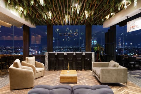 2 restaurants, breakfast, lunch, dinner served; international cuisine