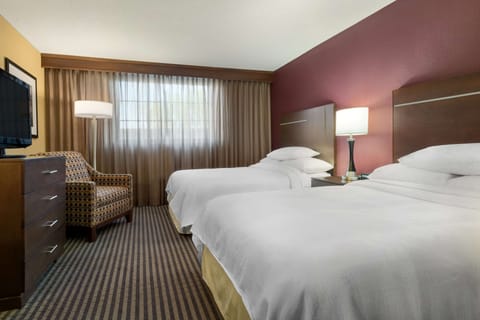 Premium bedding, in-room safe, blackout drapes, iron/ironing board