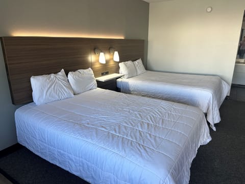 Double Room, 2 Double Beds | Free WiFi, bed sheets