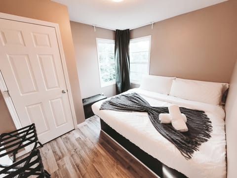 Family House, 1 Bedroom, Non Smoking, Kitchen | 1 bedroom, desk, laptop workspace, iron/ironing board