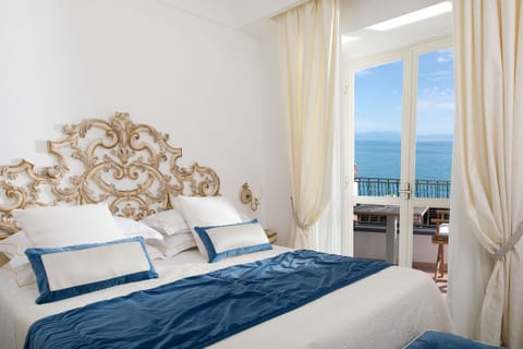 Superior Double Room, Balcony, Sea View | 1 bedroom, minibar, in-room safe, iron/ironing board