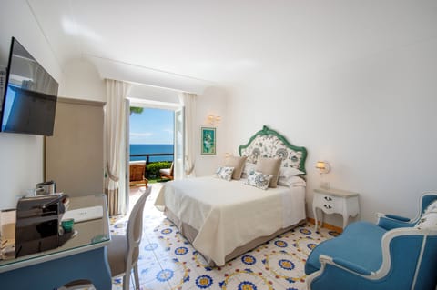 Deluxe Double Room, Terrace, Sea View | 1 bedroom, minibar, in-room safe, iron/ironing board