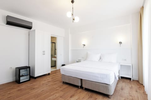 Standard Triple Room | Premium bedding, minibar, free WiFi, bed sheets