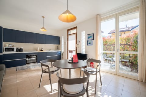 Apartment, Patio, Garden View | Private kitchen | Fridge, microwave, oven, stovetop