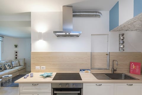 Apartment, Canal View | Private kitchen | Fridge, microwave, oven, stovetop