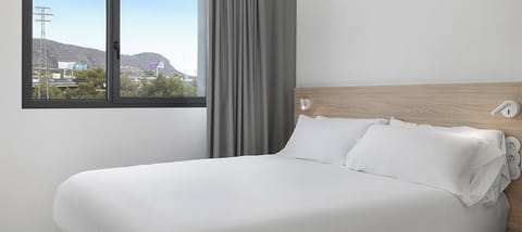 Double Room | Desk, laptop workspace