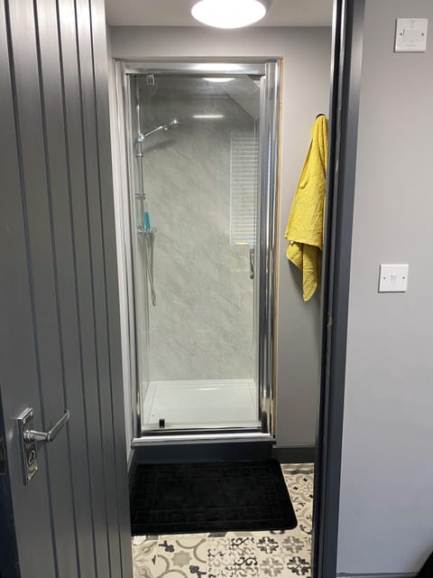 Standard Single Room | Bathroom | Shower, towels, soap, toilet paper