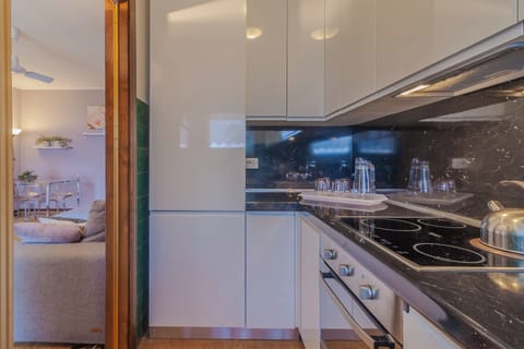 Apartment, Lake View | Private kitchen | Electric kettle