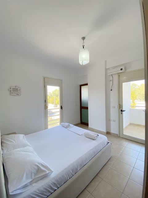 2 bedrooms, Frette Italian sheets, premium bedding, down comforters