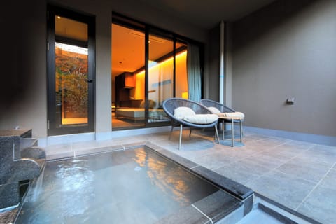 Premium Twin Room, Non Smoking, Open-air Bath | Individually decorated, individually furnished, desk, soundproofing