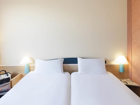 Room, 2 Twin Beds | Premium bedding, in-room safe, desk, blackout drapes