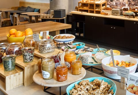 Daily buffet breakfast (EUR 18.5 per person)