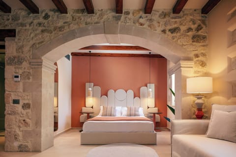 Junior Suite | In-room safe, soundproofing, iron/ironing board, free WiFi