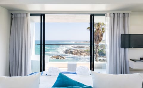 Executive Suite, Sea View | Egyptian cotton sheets, premium bedding, minibar, in-room safe