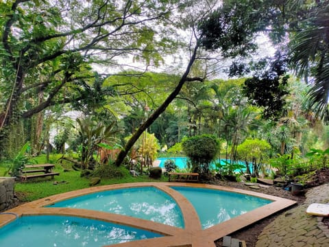 7 outdoor pools