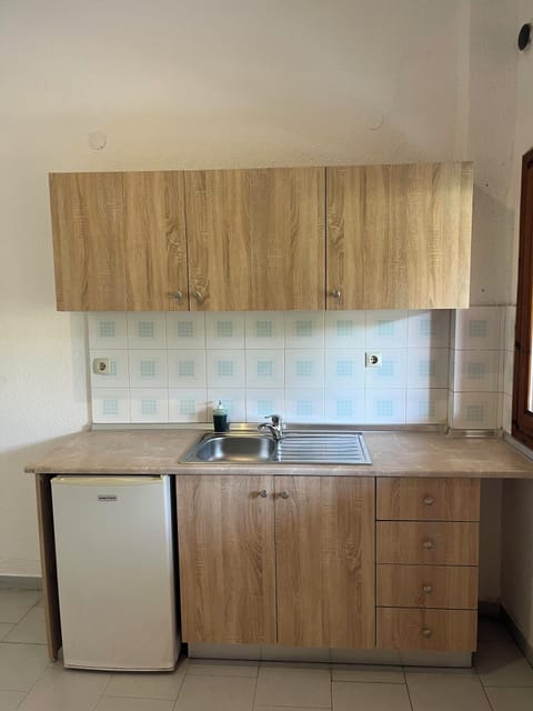 Basic Double Room, City View | Private kitchen