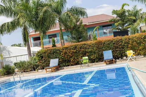 10 outdoor pools
