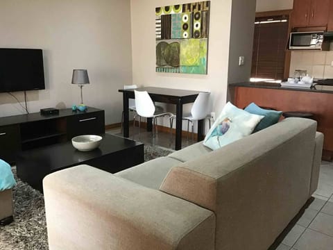 House, 2 Bedrooms, Balcony, Garden View | Living area