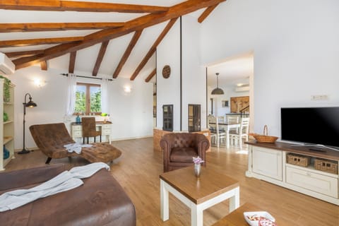 Villa, 4 Bedrooms | Living area