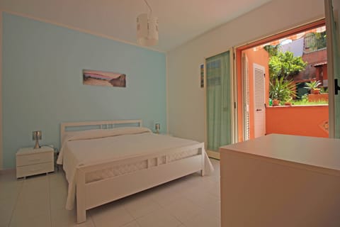 Condo | 2 bedrooms, cribs/infant beds, free WiFi, bed sheets